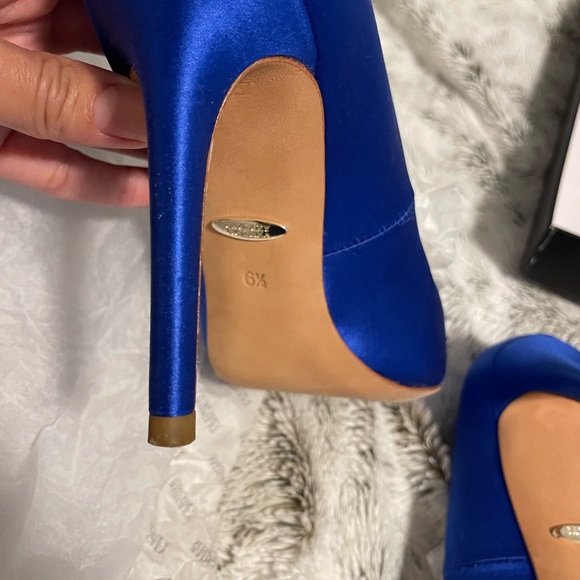 Badgley Mischka
Cher Satin Buckle Cocktail High-Heel Pumps - Picture 6 of 9